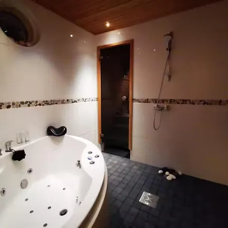 Ferienhaus Kaunis Perhetalo, Jossa Mukavuus, Rauha Ja Unelmien Loma Kohtaavat Rovaniemi