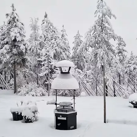 Kaunis Perhetalo, Jossa Mukavuus, Rauha Ja Unelmien Loma Kohtaavat *