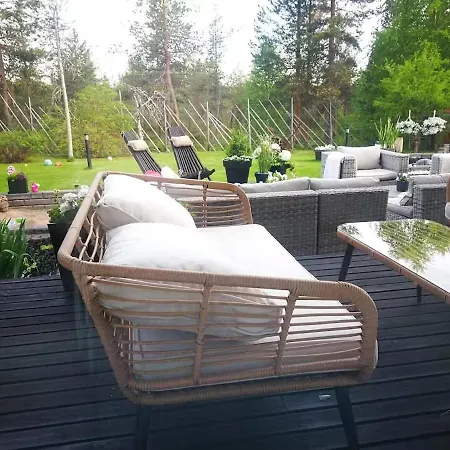 Kaunis Perhetalo, Jossa Mukavuus, Rauha Ja Unelmien Loma Kohtaavat